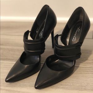 Kenneth Cole Pointed Toe Pumps